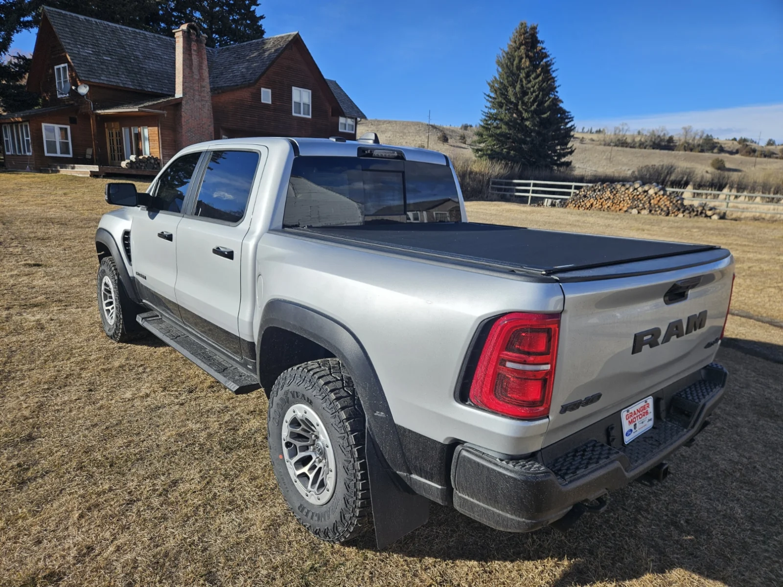 Tonneau.webp | RAM RHO Forum